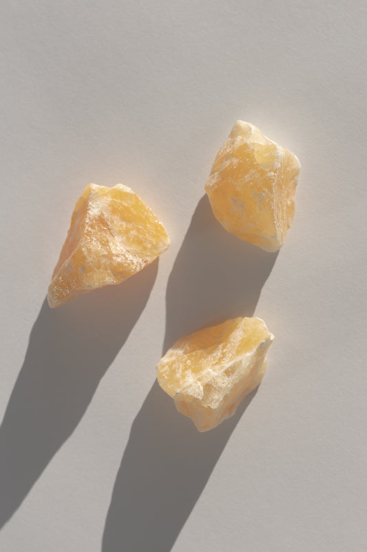Orangencalcit Rohstein